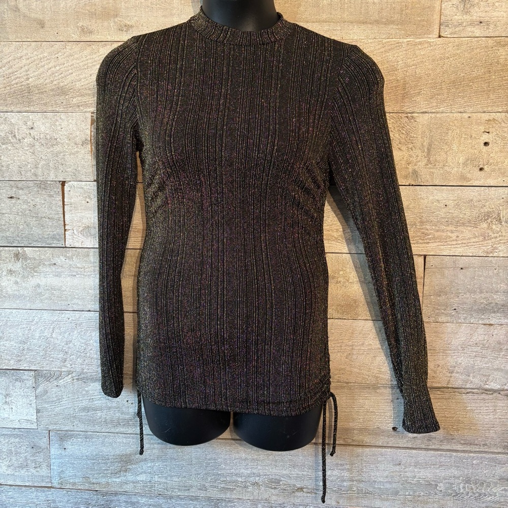 Guess women’s‎ black & gold metallic ruched long sleeved top in size large